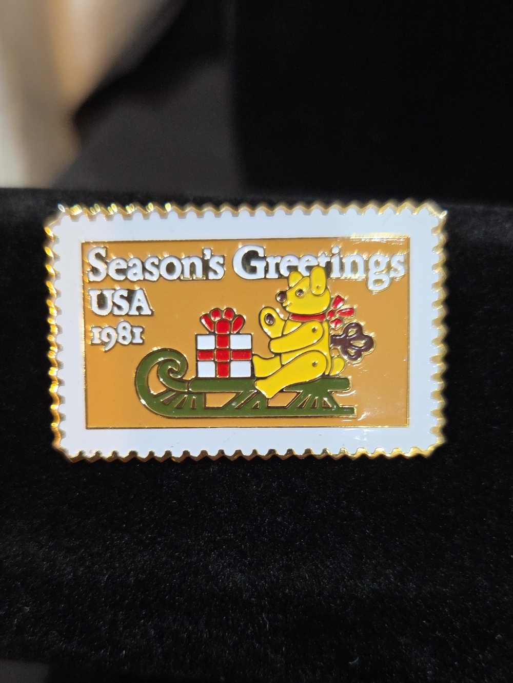 VINTAGE 1981 USPS CHRISTMAS POSTAGE STAMP PIN